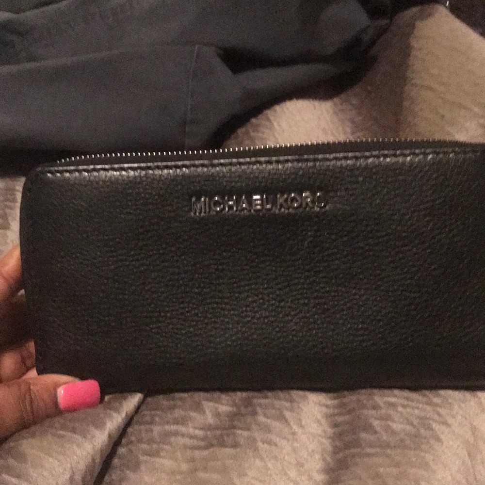 AUTHENTIC MICHEAL KORS WALLET